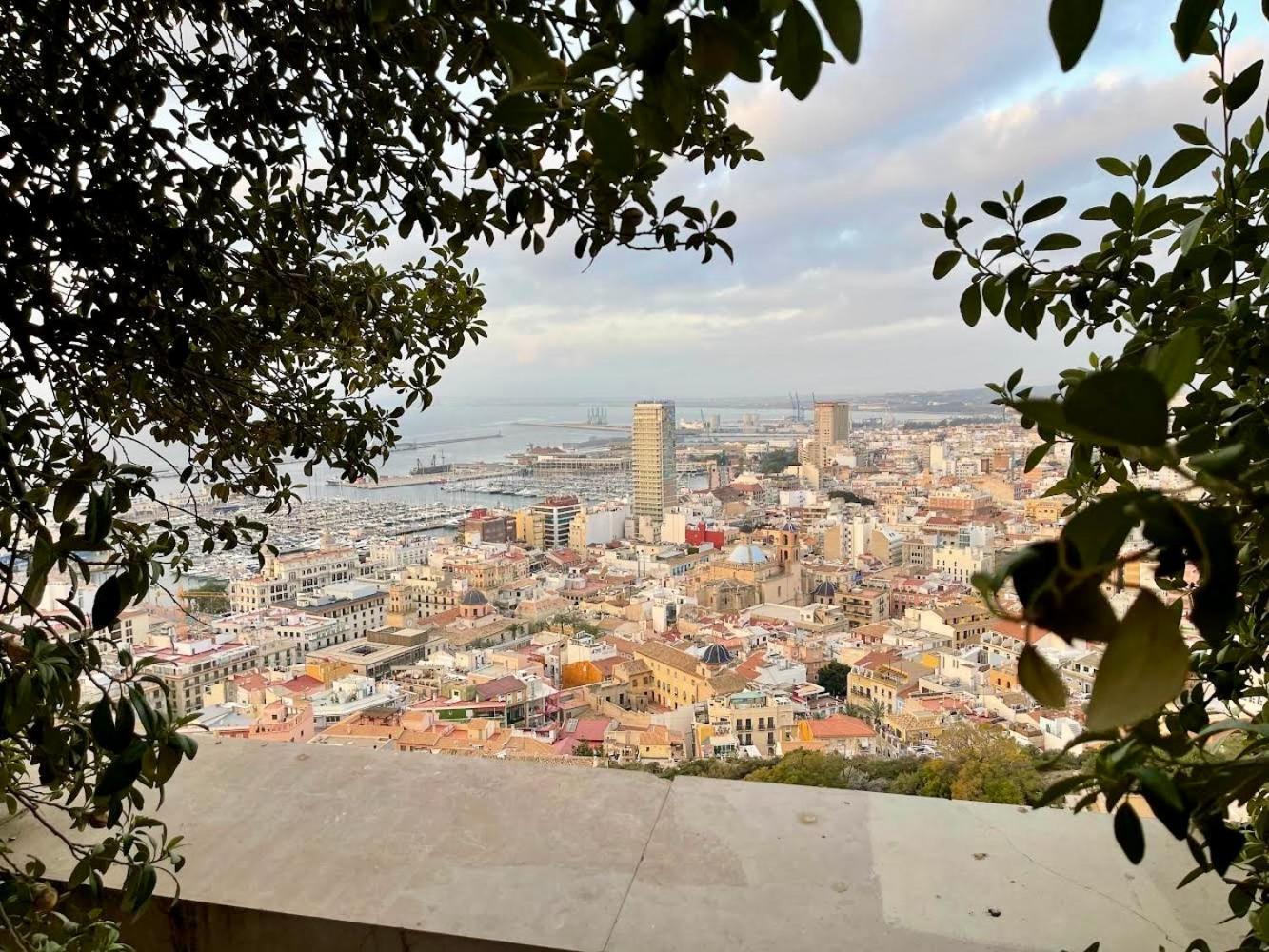 Gran Atico Con Terraza En El Centro De Alicante Exterior foto